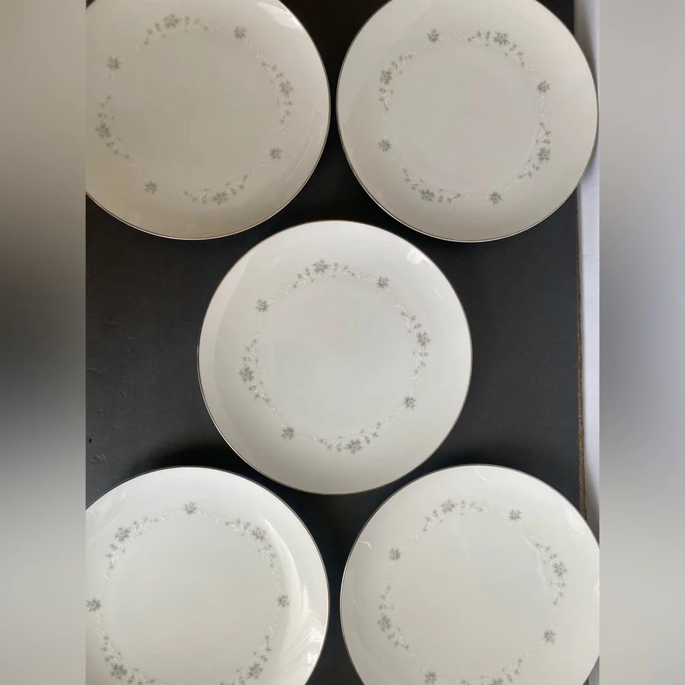 Sango China Japan JULIE 5 round dinner plates 10.5 inch gray floral pattern